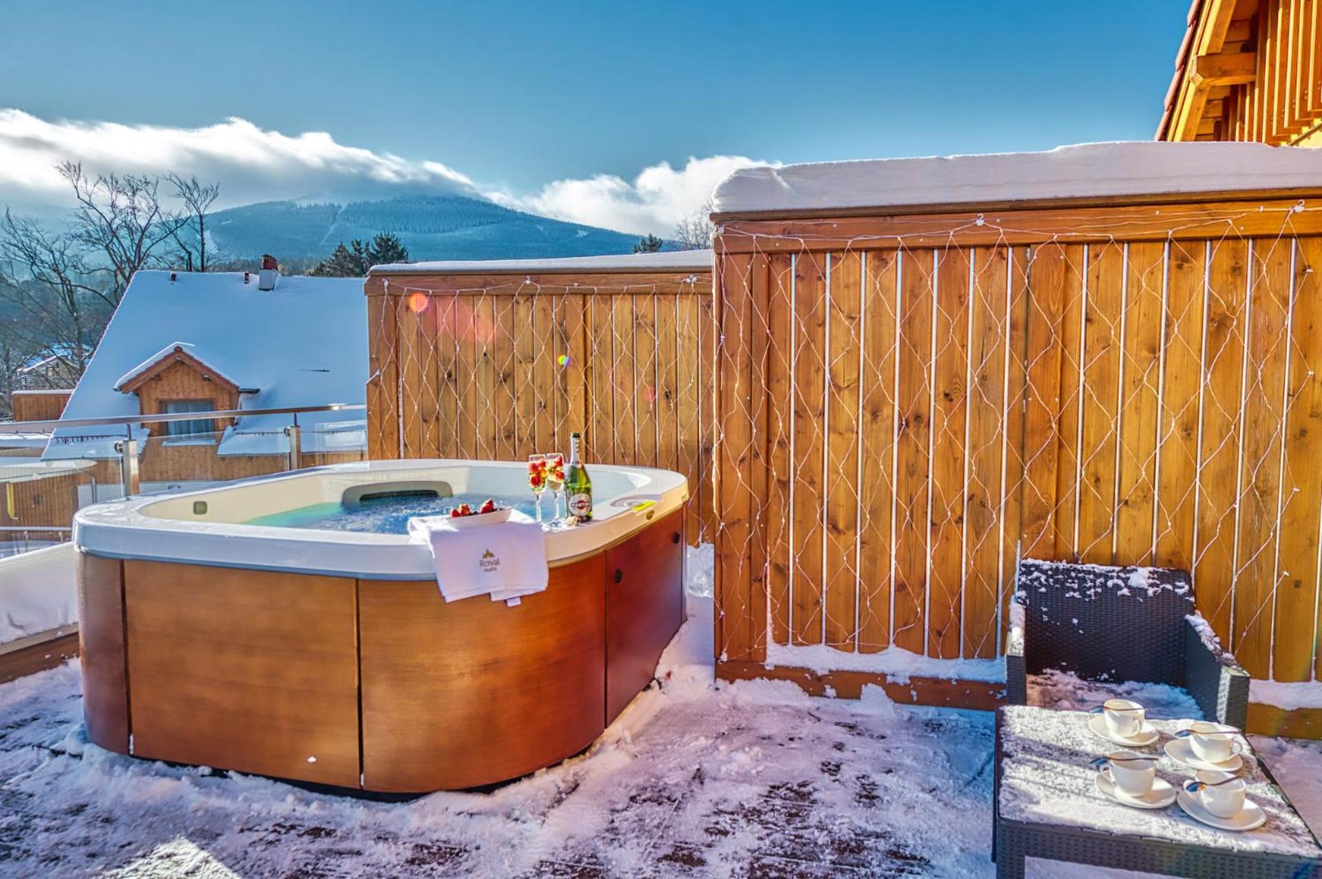 Royal Prestige Collection Z Prywatnym Jacuzzi - Stone Hill Resort Z Basenem I Saunami 斯克拉斯卡波伦巴 外观 照片