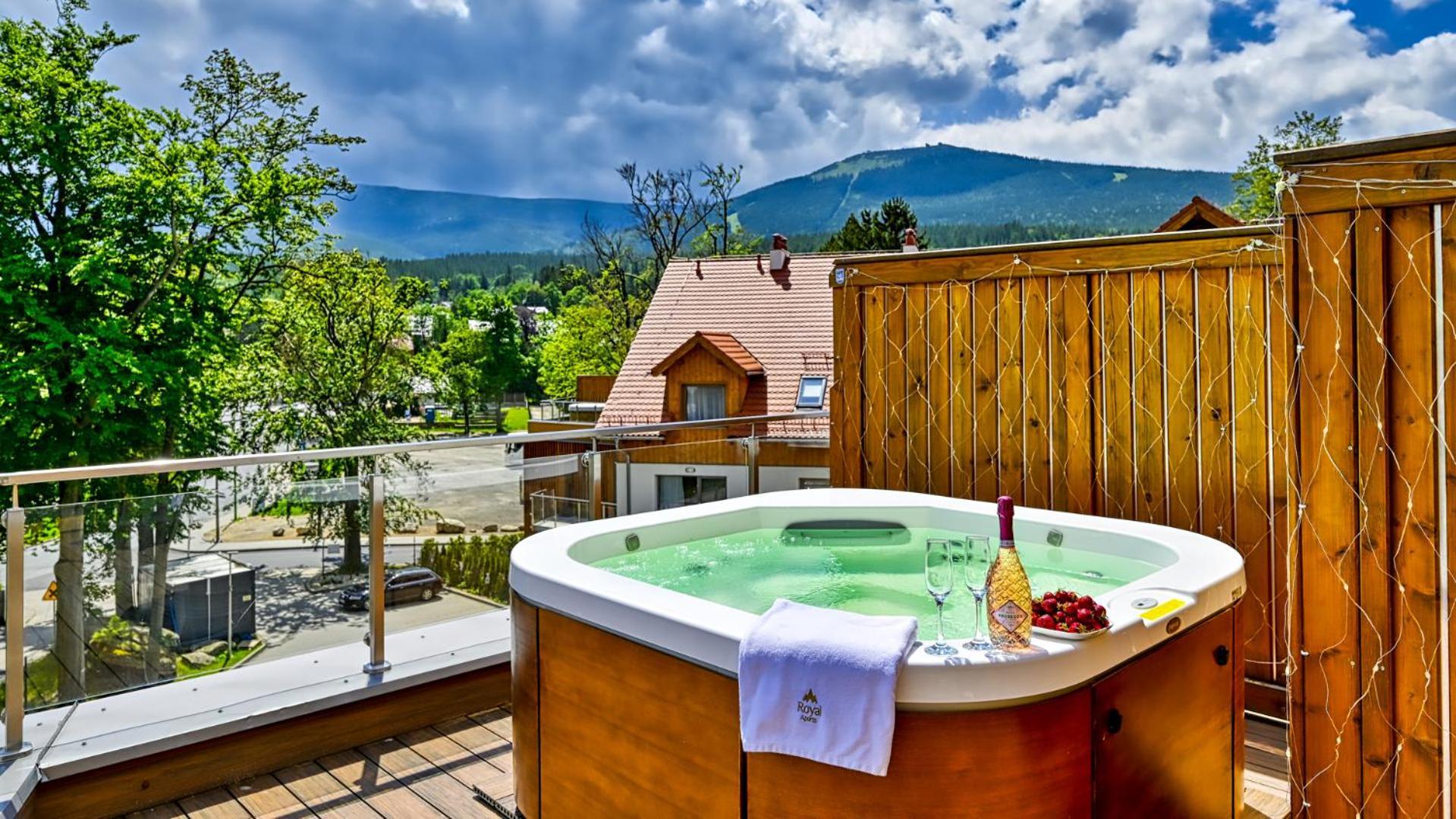 Royal Prestige Collection Z Prywatnym Jacuzzi - Stone Hill Resort Z Basenem I Saunami 斯克拉斯卡波伦巴 外观 照片